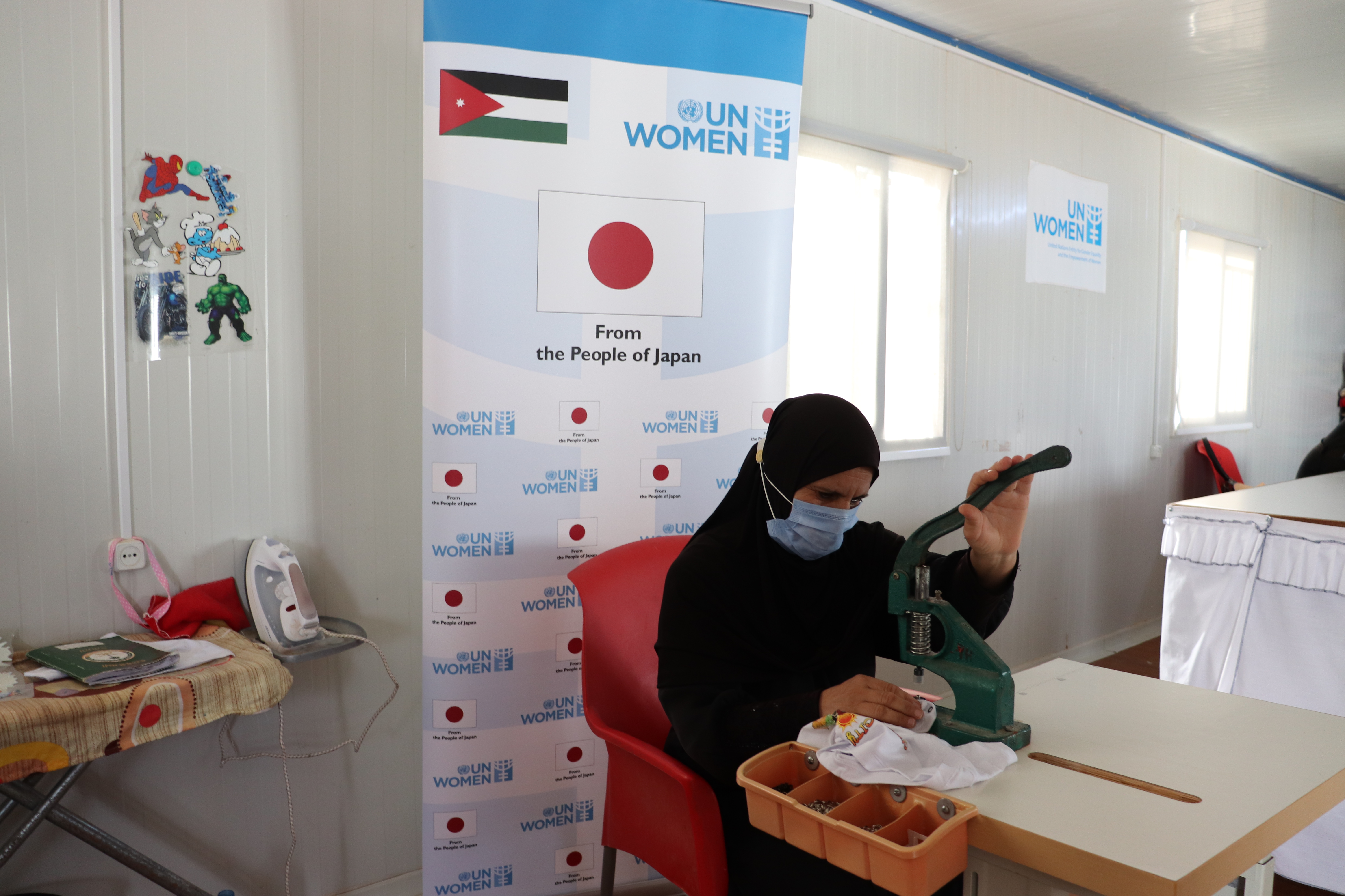 Fatoom Mohammad Suwwan, 51, has found an incentive-based volunteer opportunity as a cutter in tailoring at the UN Women Oasis Centre in Azraq refugee camp. Photo: UN Women/Ye Ji Lee