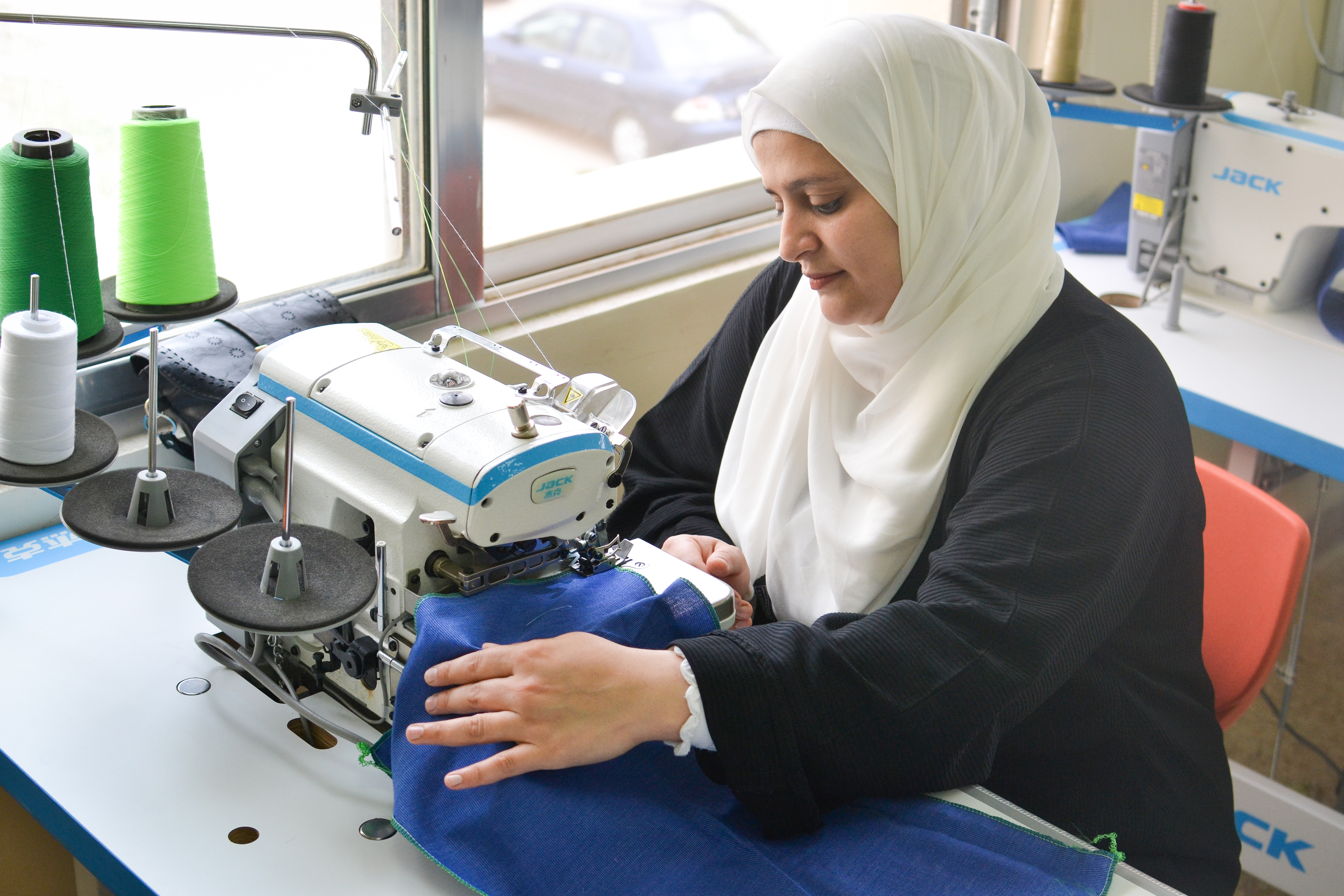 Ala’a Al-Kasabreh during the sewing class she was enrolled in at the UN Women Madaba Oasis Centre. Photo: UN Women/Bashar Al-Jabari