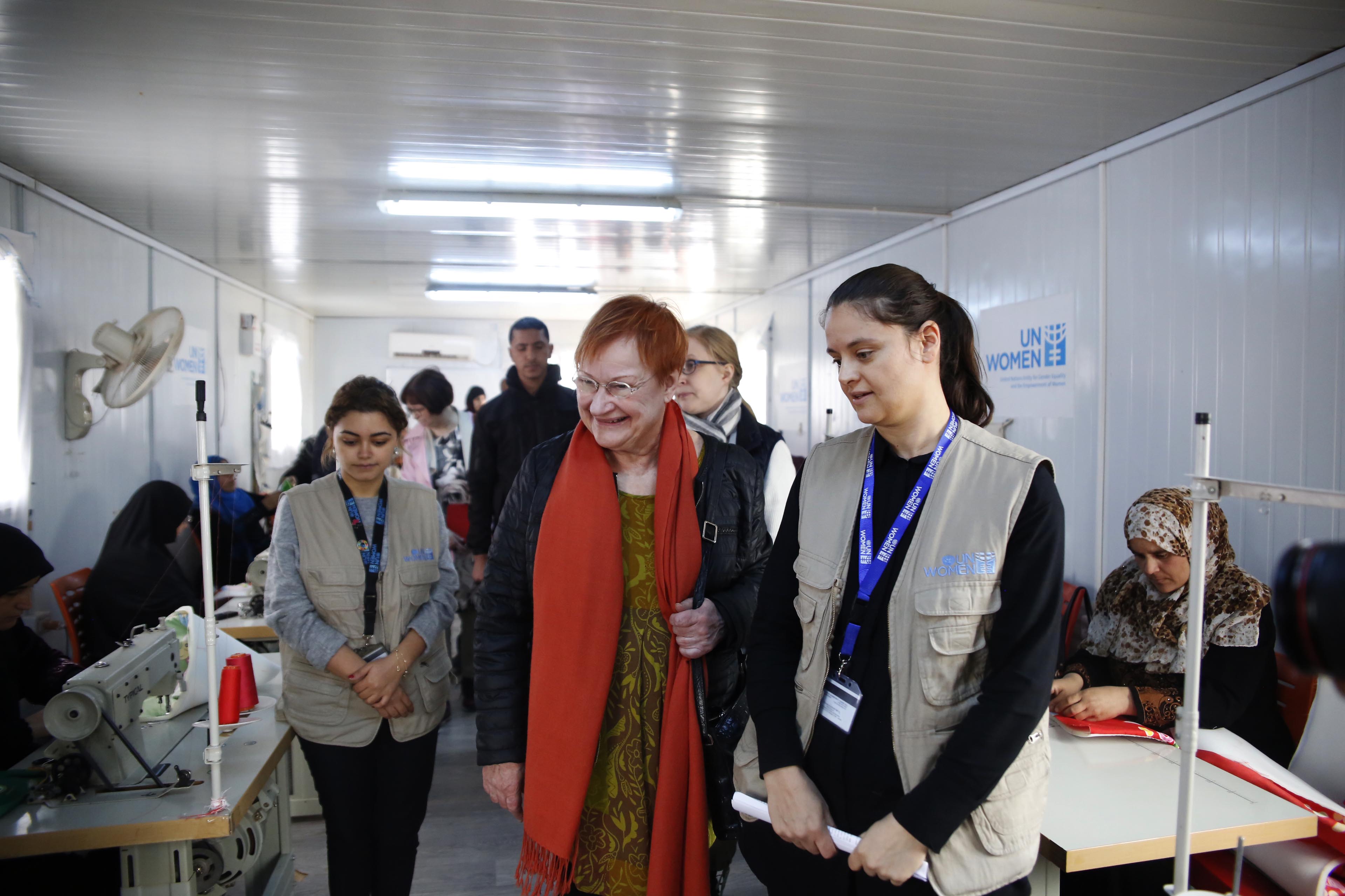 Tarja Halonen visits the women within the tailoring centre. 