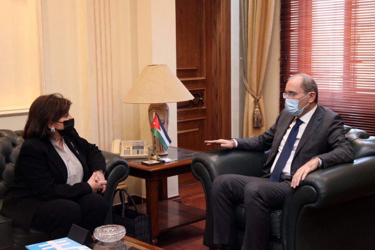 UN Women Executive Director Sima Bahous meets Deputy Prime Minister and Minister of Foreign Affairs, H.E. Ayman Safadi. Photo: Courtesy of the Ministry of Foreign Affairs of Jordan.